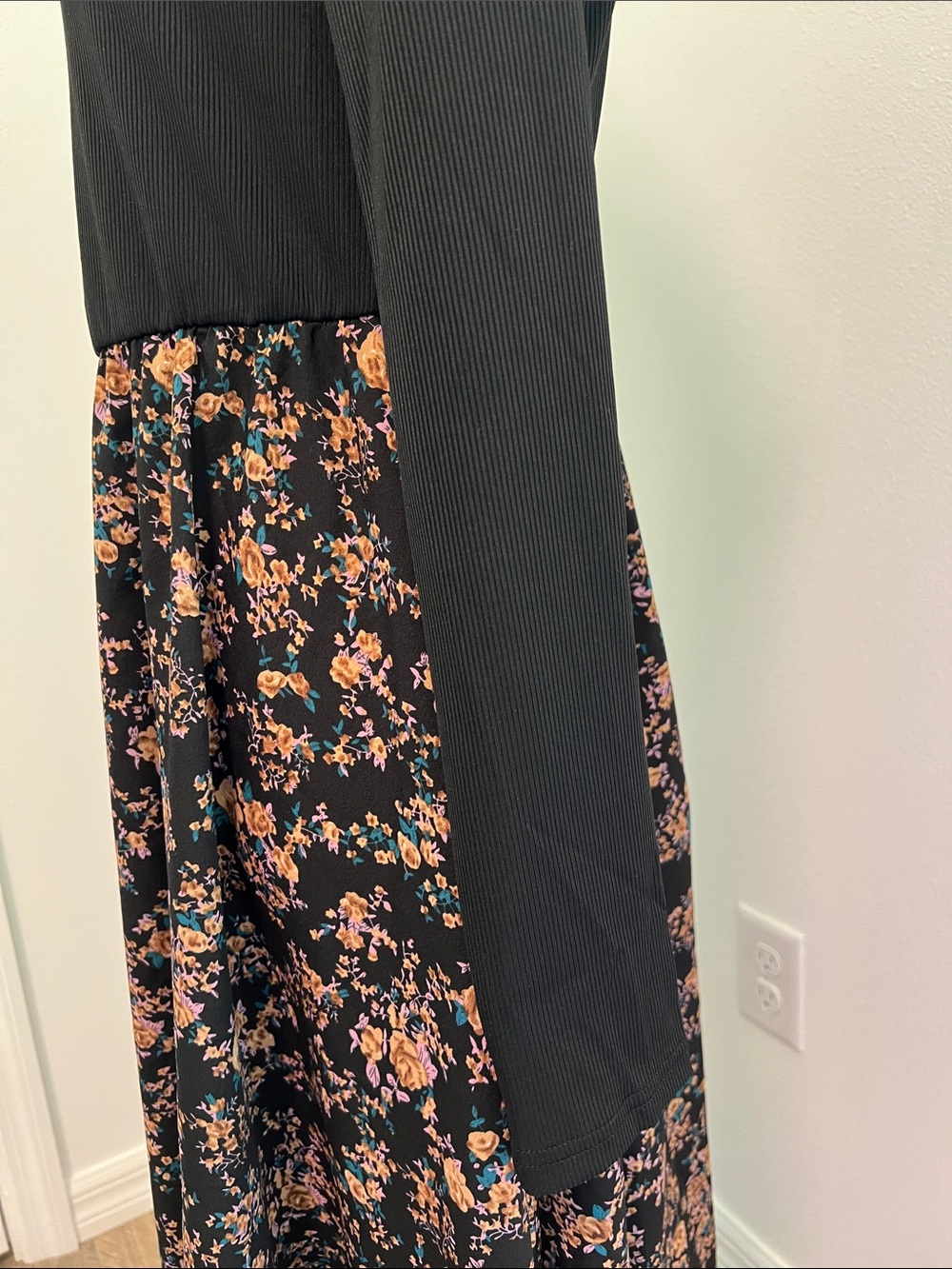 Black Floral Long-Sleeve V-Neck Midi Dress - Picture 10 of 11